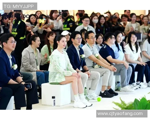 足球明星背包时尚搭配精选图片展示让你领略运动与潮流的完美结合